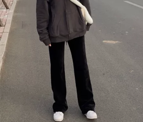 便宜出一件丝绒长裤，内里加绒，长度100左...