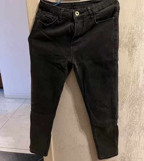 灰色加绒烟管裤。闲着20出，不退不换。 感...