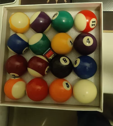 台球七八成新 买来就玩过三回 有需求的可拍...