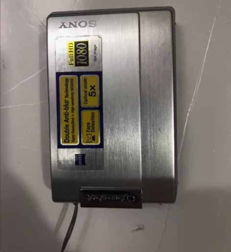 女大学生闲置索尼t100 卡电池机功能正常...