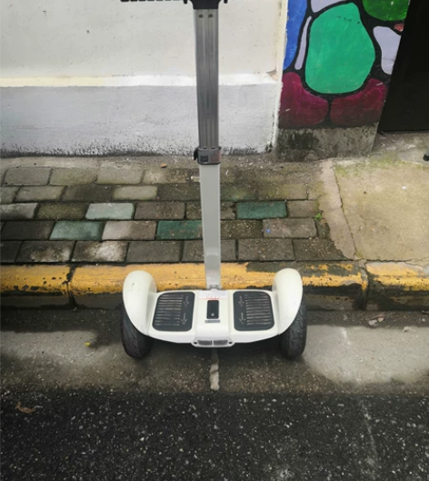 平衡车 使用良好,很好玩,上面有扶手,很安...