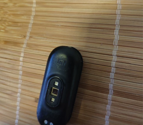 小米手环5，NFC版的 自己用的，不小心摔...