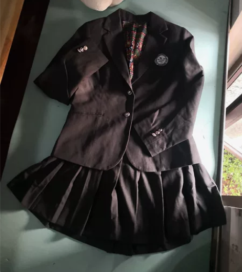 出品质校服一套。165M吧，几乎全新，很浪...