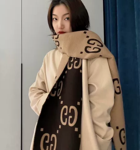 双面羊绒焦糖色围巾，全新包邮，不退 感兴趣...