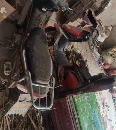 闲置摩托车，摩托三轮，摩托车是豪爵，三轮是...