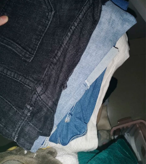 一些牛仔裤，ml码的，多数是每次开学前没衣...