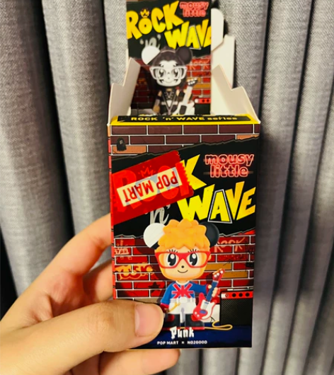 泡泡玛特 鼠小小摇滚浪潮系列 重金属 感兴...