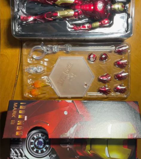 钢铁侠手办,堆在家里没地方放,有缘人来看看...