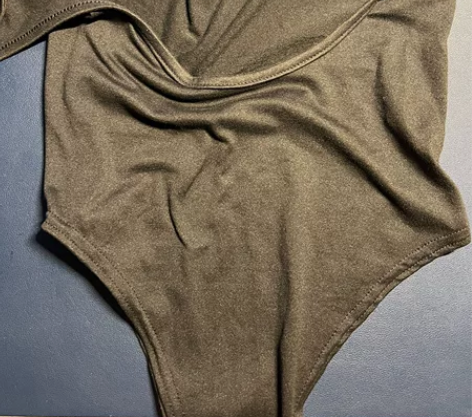 黑色露背连体吊带 修身显瘦带暗扣背心连体衣...