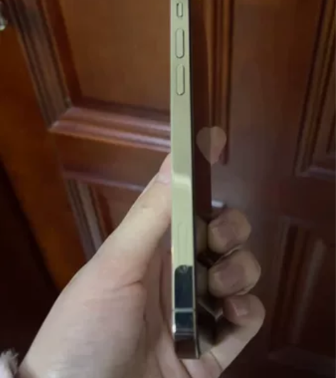 卖一个苹果12 pro 128G的，国行的...