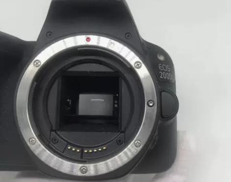 9成新佳能 EOS 200D 掉漆明显，眼...
