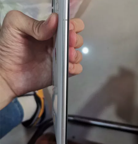 魅族18顶配，屏幕烧屏，划痕较多，其他没啥...