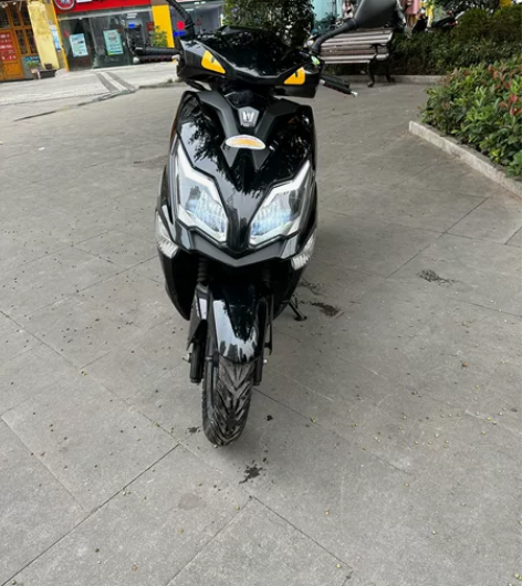 出一台豪爵afr125踏板摩托车一台2月份...