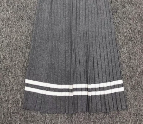 森马针织半裙百褶裙，全新，没有吊牌，正品，...