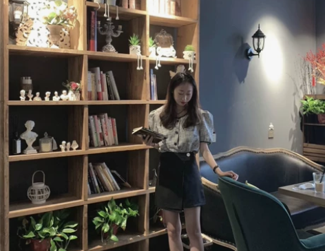 极简风银行小姐姐套装 下身是裤裙上衣短袖可...