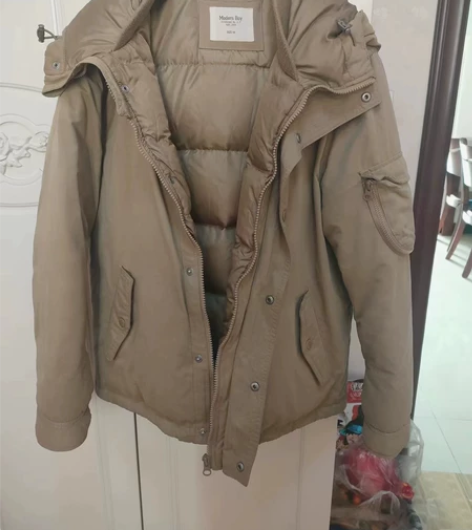 男士羽绒服，低价出 很厚实 感兴趣的话点“...