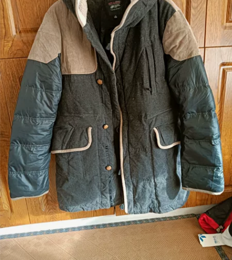 男士中长款羽绒服，八成新左右，180码，特...