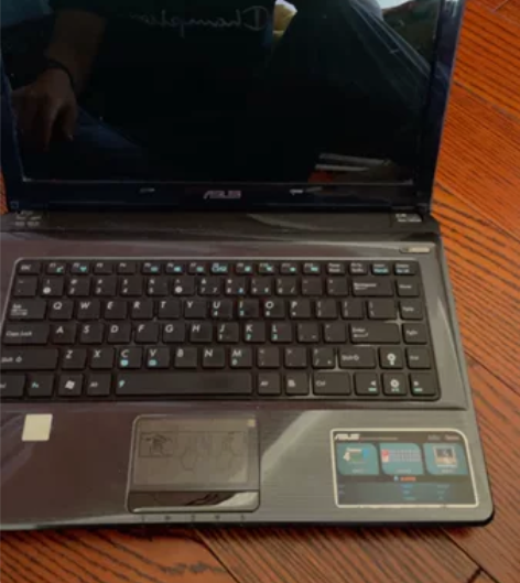 华硕笔记本。 感兴趣的话点“我想要”和我私...