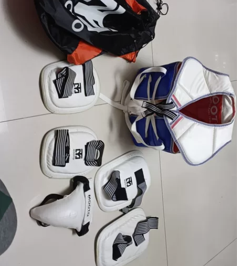 跆拳道青少年全套护具，孩子上六年级买的，初...