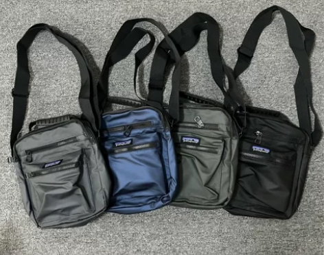 美式巴塔户外防水男士单肩包休闲运动包牛津布...
