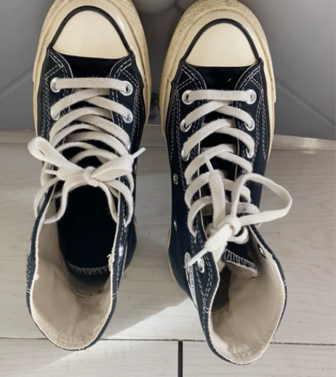 匡威黑色 穿过次数不超过10次就一直放在鞋...