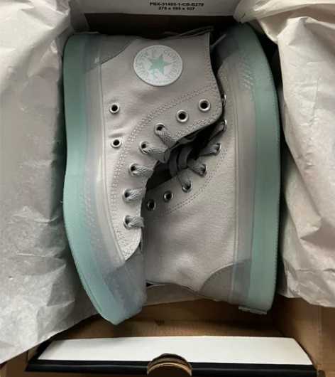 匡威鞋子全新37码，120包邮 感兴趣的话...