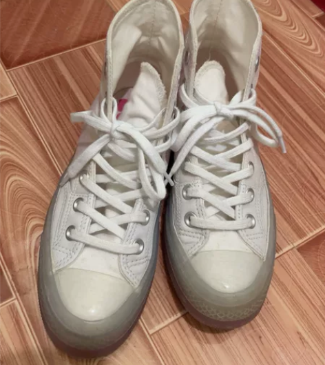 匡威樱花帆布鞋，实体店购买，码子买小，低价...