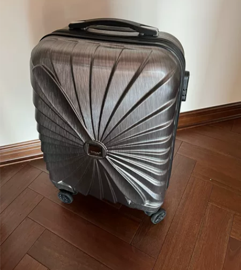 登机箱 拉杆箱 无损 感兴趣的话点“我想要...