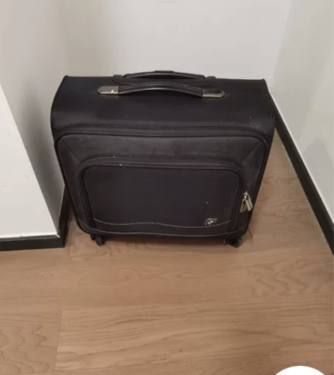 全新宝马旅行箱，一次没用过，搬家转手便宜卖...