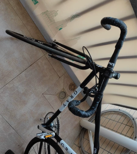 死飞，原价1500买的 感兴趣的话点“我想...