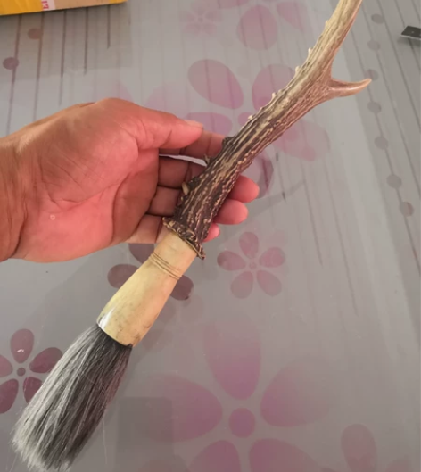 是毛笔 你自己看 需要你拿...