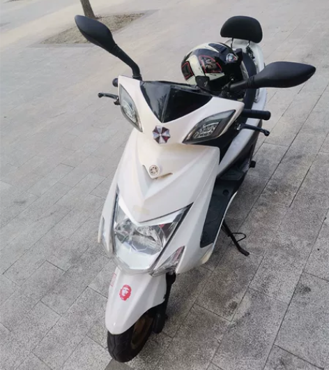 雅马哈近战三代目，15年9月的车，车子三手...