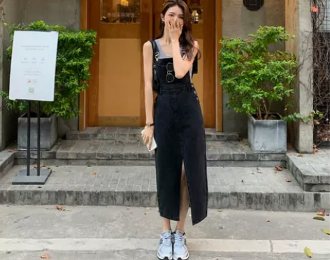 黑色牛仔背带裙女夏薄款轻熟风韩版宽松减龄小...