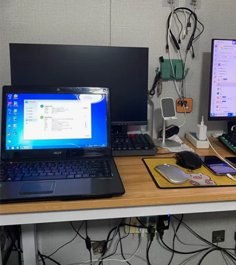 宏基笔记本电脑，八成新，平时很少用，家里电...