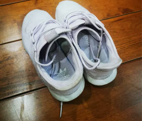阿迪运动鞋，春秋款，33码 感兴趣的话点“...