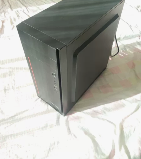 机箱一个，全新，带电源线，电源，面板按键与...