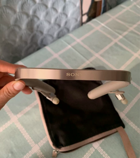 索尼耳机，买的时间比较久，使用过时间不到1...