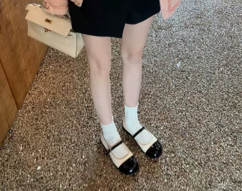 一字扣拼色小皮鞋玛丽珍鞋。仅试穿。9.9新...