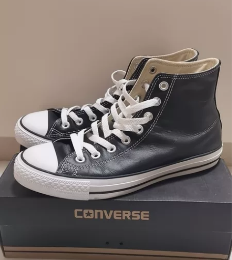 匡威高帮板鞋，41.5码，9成新，皮质鞋面...