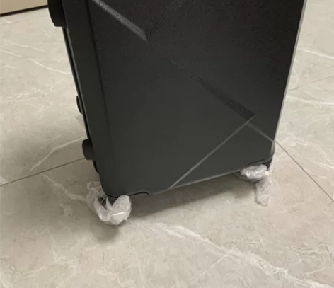 奥迪 旅行箱 买车时送的行李箱，全新奥迪密...