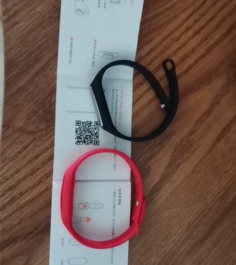 小米手环买一送二。图片那个红色腕带和单独黑...
