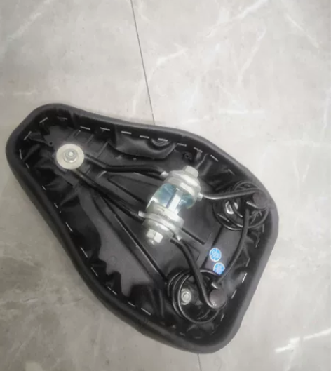 折叠电动车坐垫9成新 感兴趣的话点“我想要...