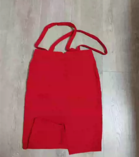 全新后开叉加绒背带裙，可以两穿，正红色，买...