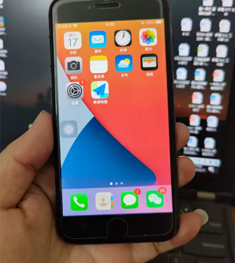 苹果8 64G港版黑色，购于17年，老婆一...