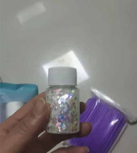 打包出以下四样 1.隔离防晒喷雾是全新没开...