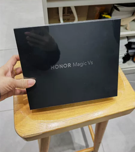 荣耀VS 12+512 黑到货一台 感兴趣...