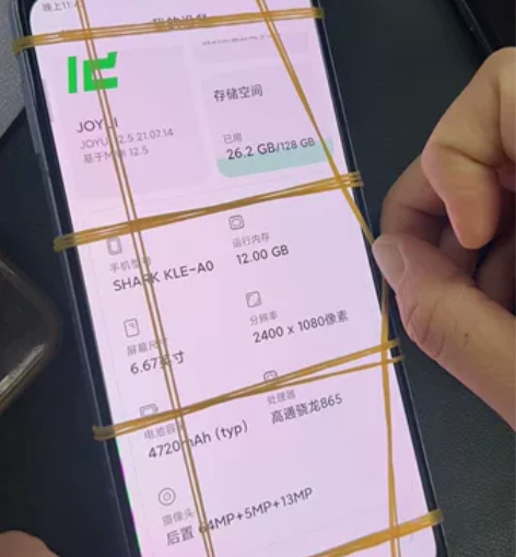 黑鲨3，但是用的是黑鲨3s的屏幕，屏幕没有...