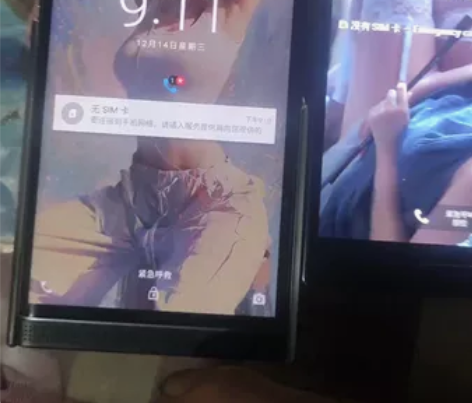 黑莓滑盖手机    f-200  两个手机...