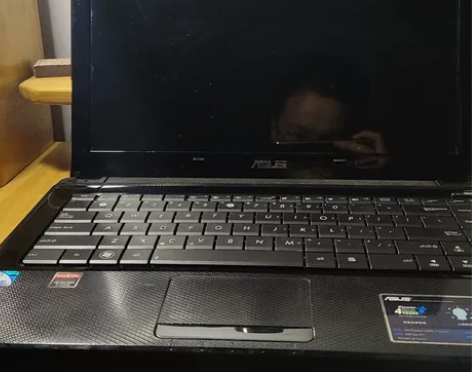 华硕笔记本电脑，前段时间被家里小孩弄的开不...