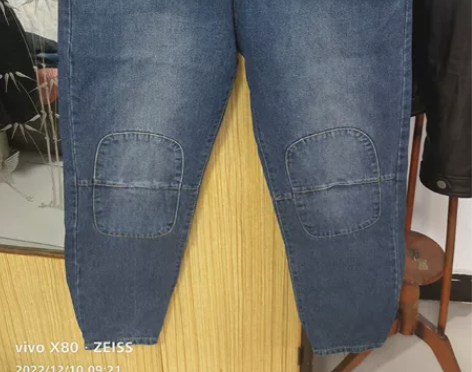 男士工装牛仔裤，款式非常个性，配靴子很搭，...